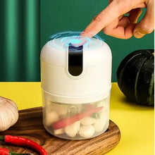 Carregar imagem no visualizador da galeria, Mini Processador Elétrico de Alimentos Portátil com 3 lâminas de aço inox USB 250 ml Bivolt