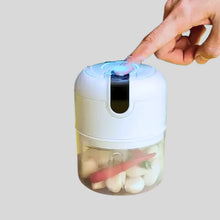 Carregar imagem no visualizador da galeria, Mini Processador Elétrico de Alimentos Portátil com 3 lâminas de aço inox USB 250 ml Bivolt