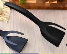 Carregar imagem no visualizador da galeria, Espátula multiuso de nylon preta com palito para ovos, bife, panqueca e tapioca