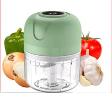 Carregar imagem no visualizador da galeria, Mini Processador Elétrico de Alimentos Portátil com 3 lâminas de aço inox USB 250 ml Bivolt